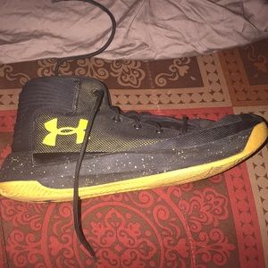 Size 6 youth under armor